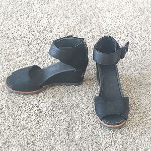 Sorel Joanie ll ankle strap wedge sandals